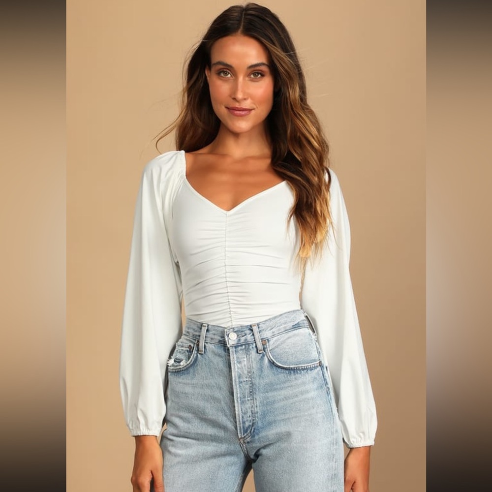 Lulu’s White Ruched Long Sleeve Bodysuit in Size Small